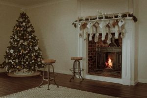 How to Decorate Your Fireplace Mantel for a Picture-Perfect Christmas